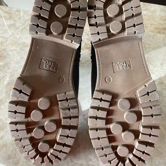 Boots - Picture 3 of 4